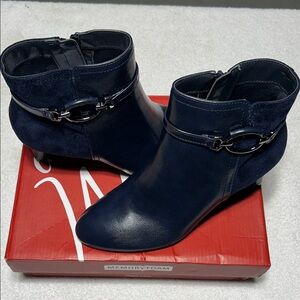 Impo Dark‎ Blue Ankle Booties with Buckle Detail Man made NIB Sz 9 memory sole